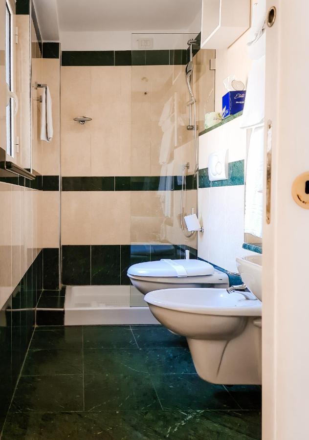 Camera Matrimoniale Deluxe con Doccia